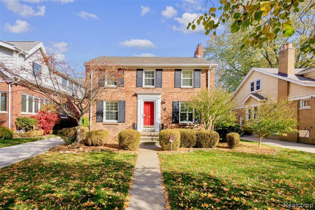 872 University Place