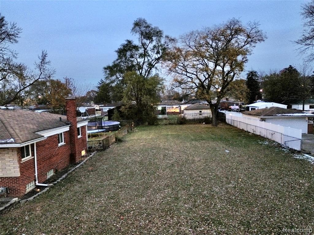 24134 Loretta Avenue