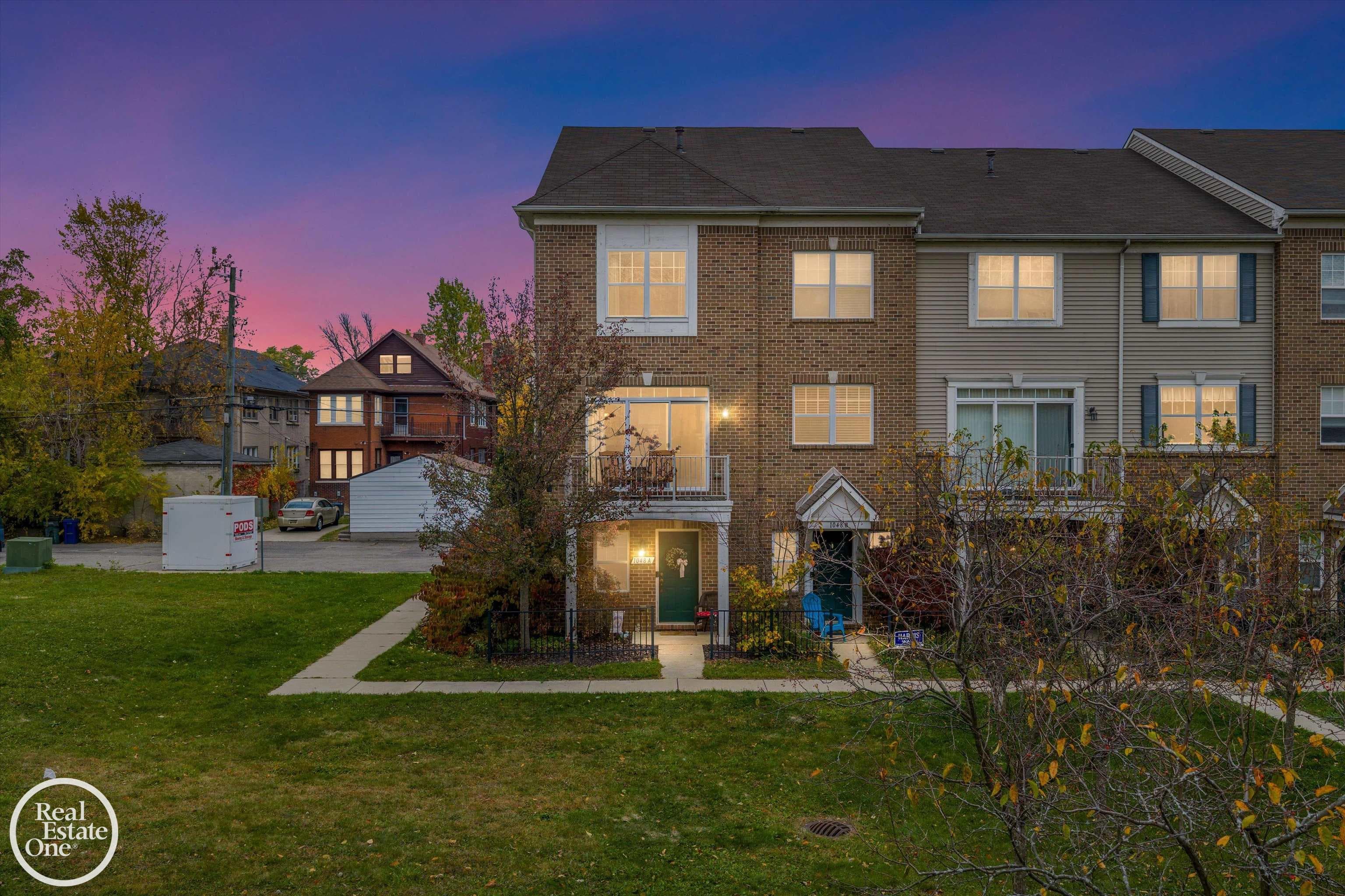 1048 Lakepointe Street A