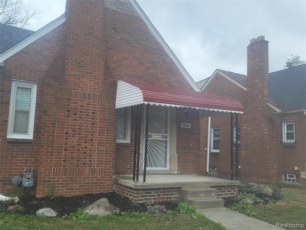 16866 Biltmore Street