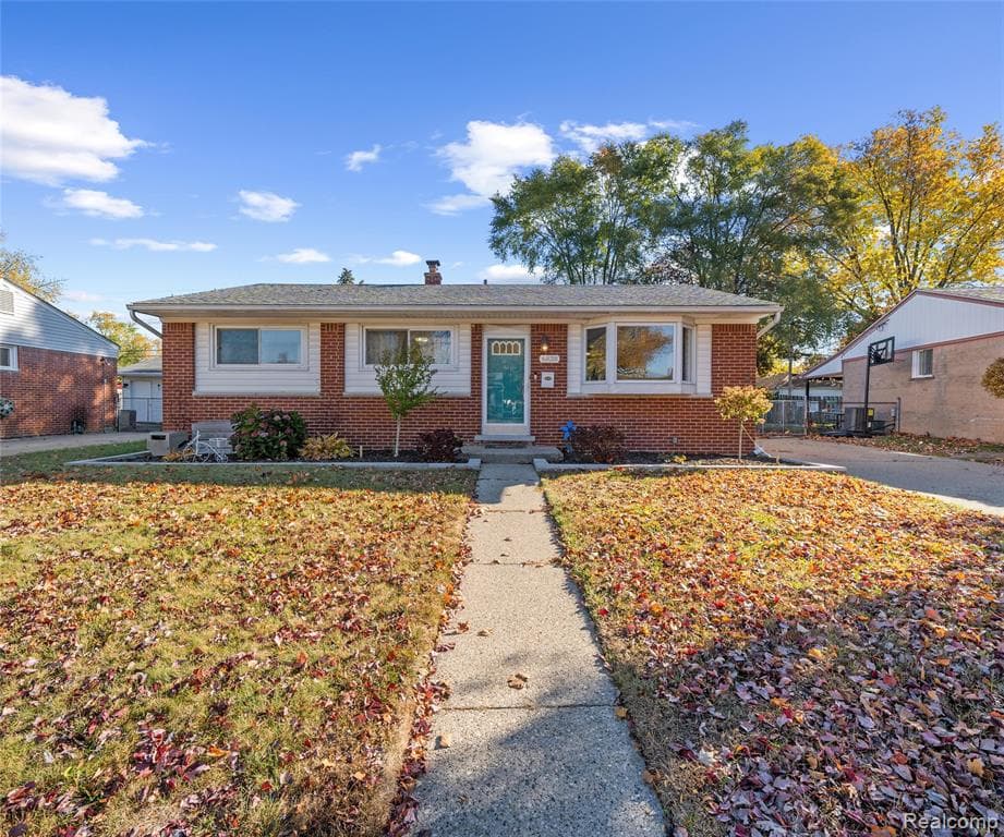 6838 Moccasin Street