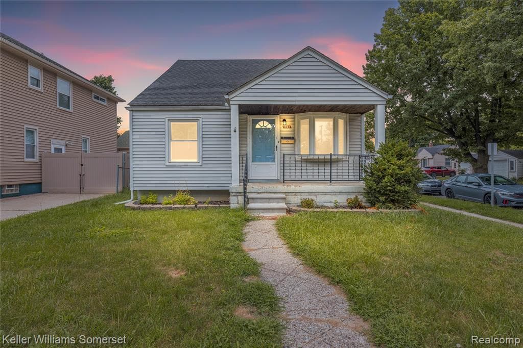 1721 E LINCOLN Avenue