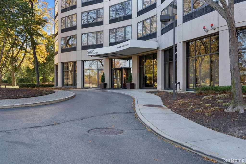 5000 Town Center Center 306