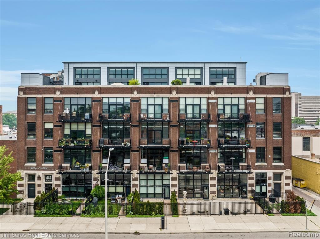 444 W Willis Street 211