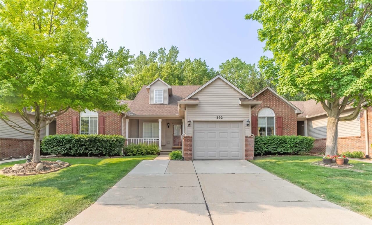 392 Woodfield Square Lane