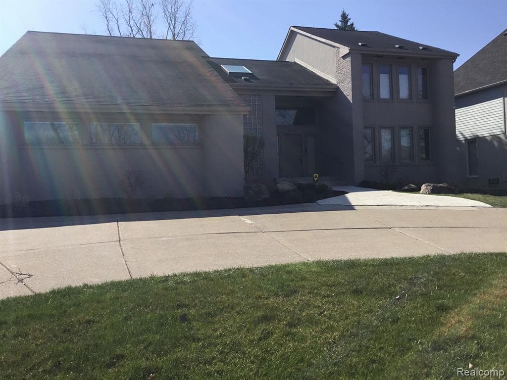 6463 ROYAL POINTE Drive