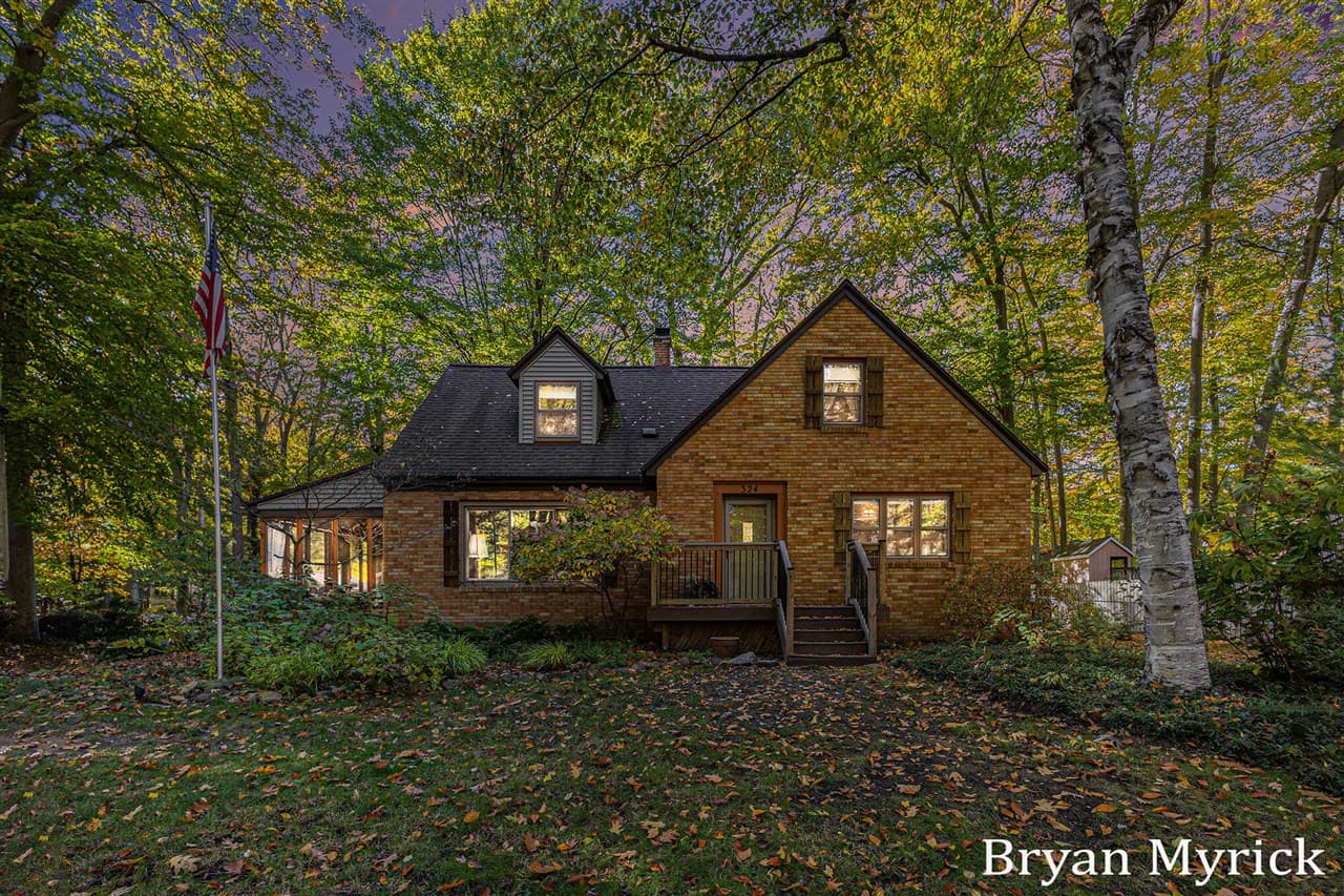 324 Marquette Avenue