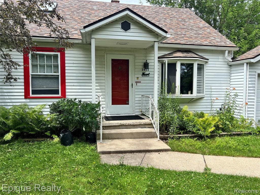 2468 Fernwood Avenue