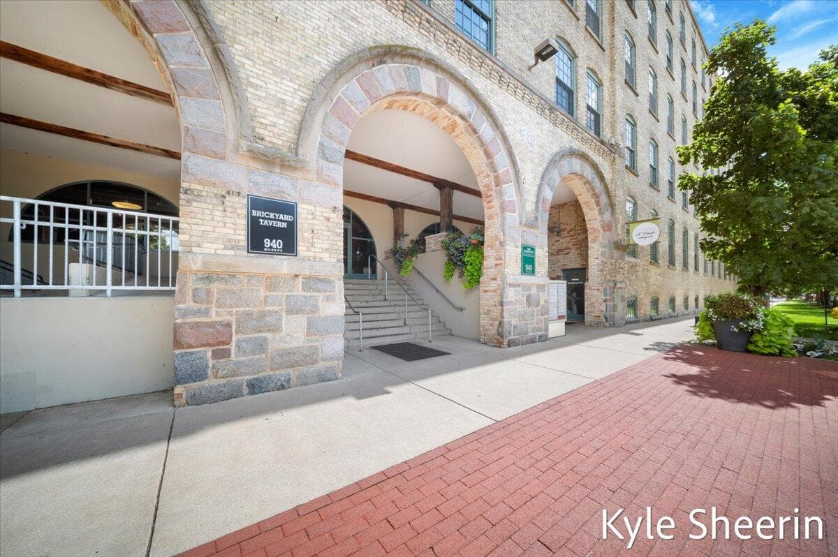 940 Monroe Avenue 326