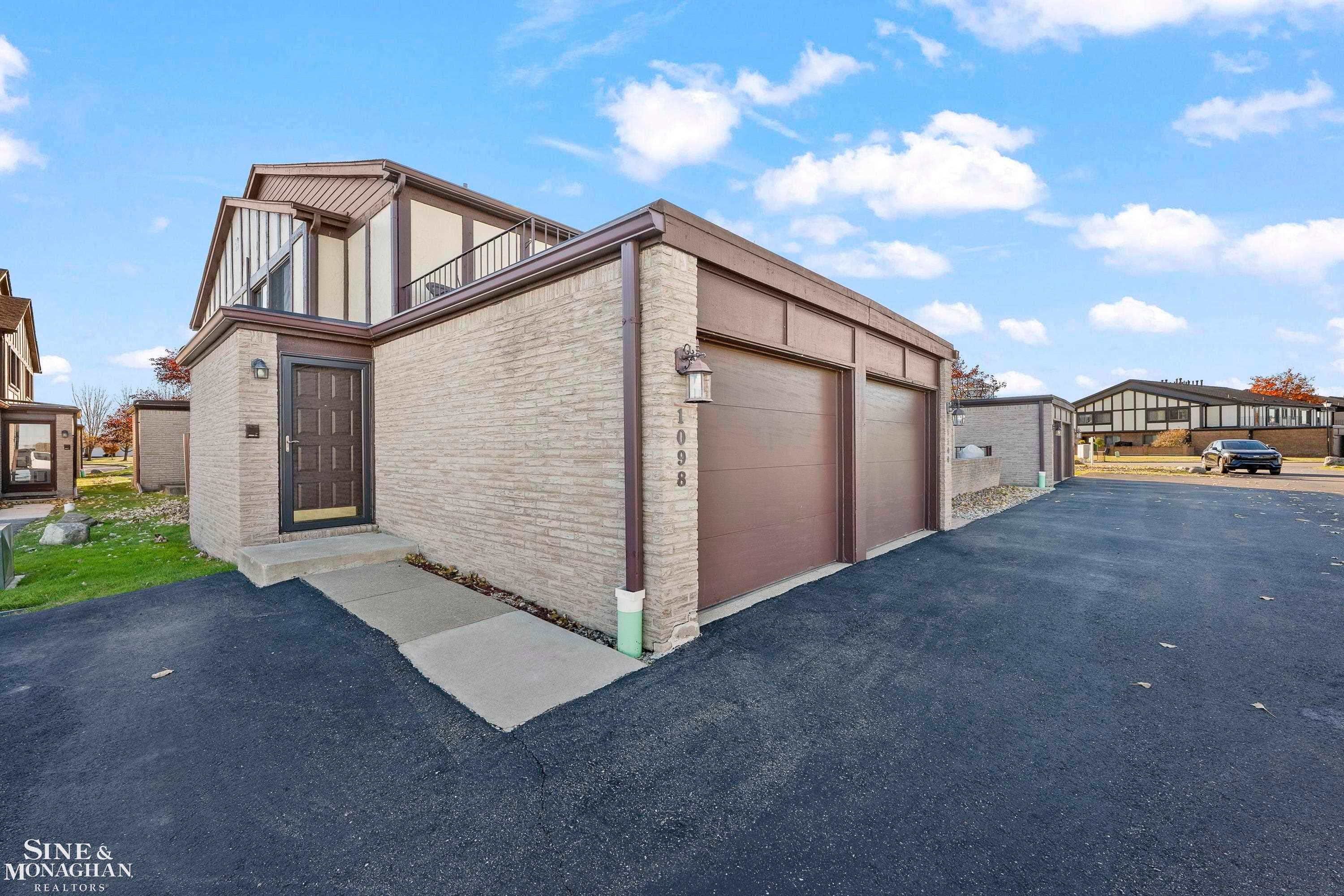 1098 Country Club Drive