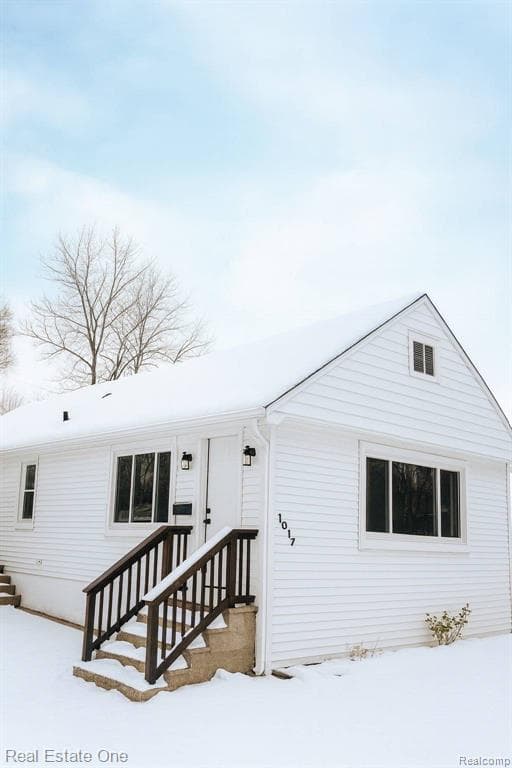 1047 Lakeview Street