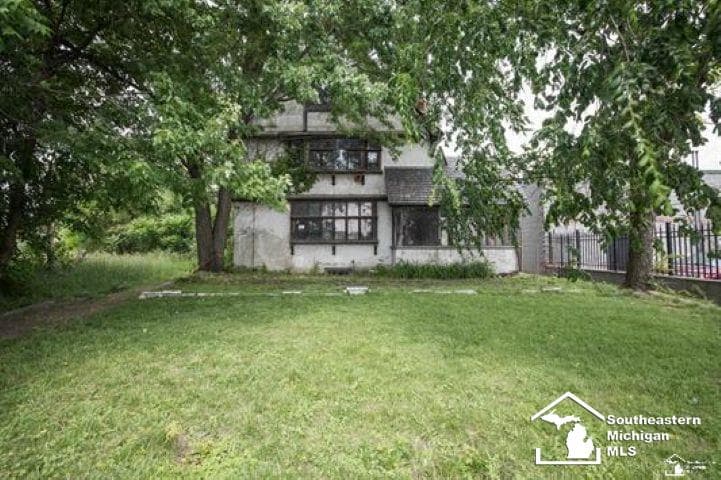 1989 W Grand Boulevard