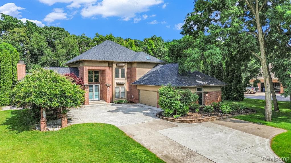 3135 Valley Oaks Drive