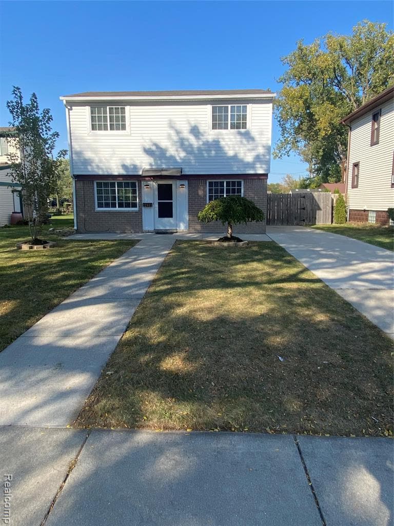 22011 E 10 Mile Road