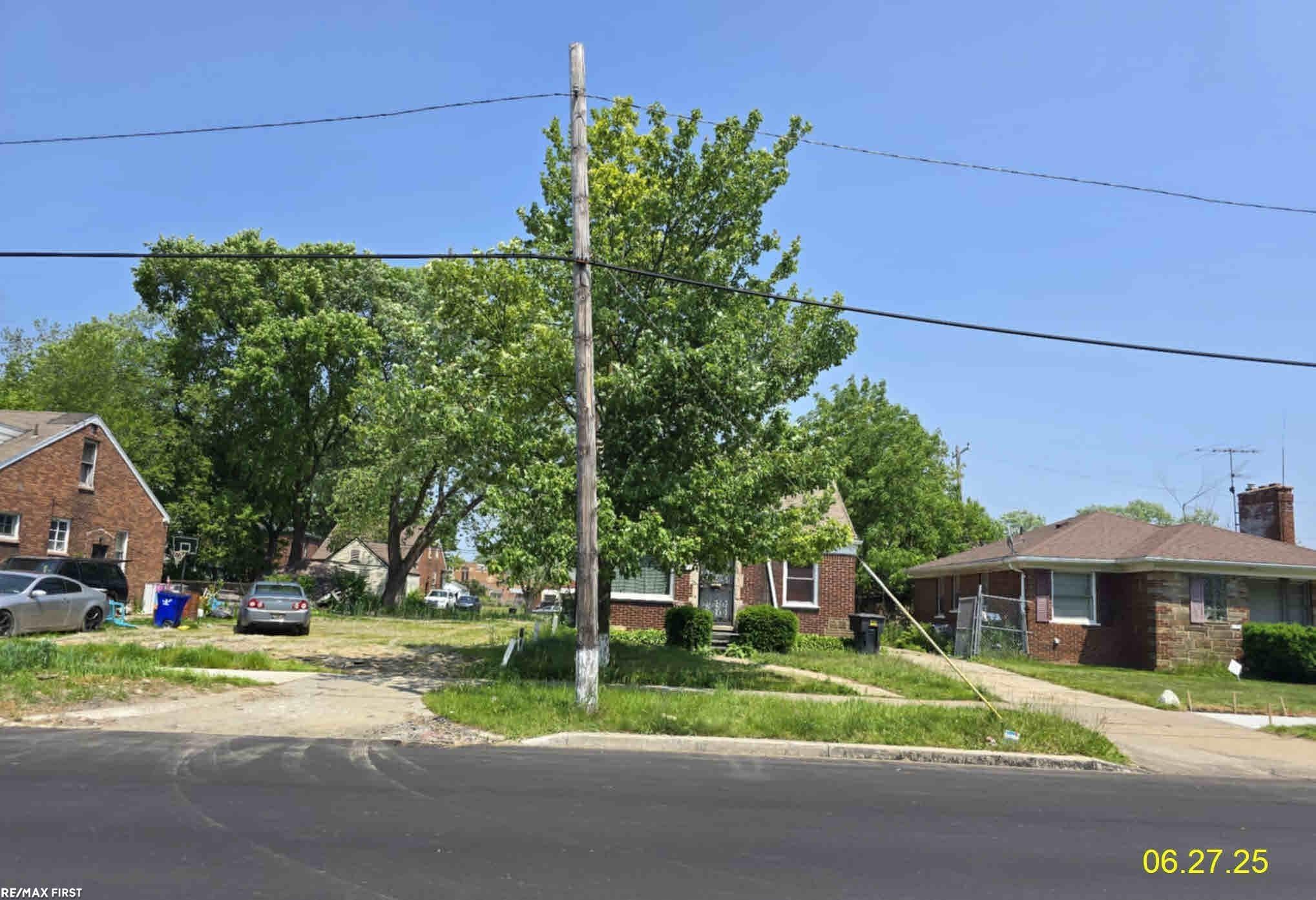 19170 Schoenherr Street