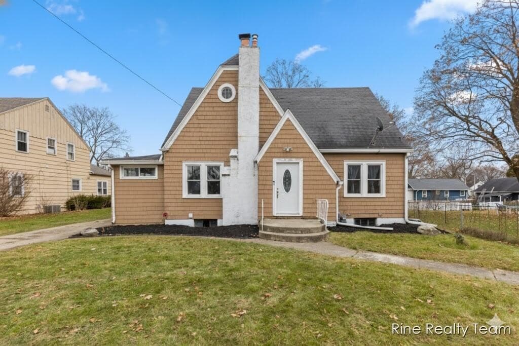 136 East Avenue North