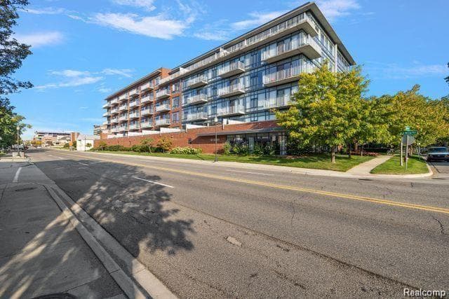 101 CURRY Avenue 610