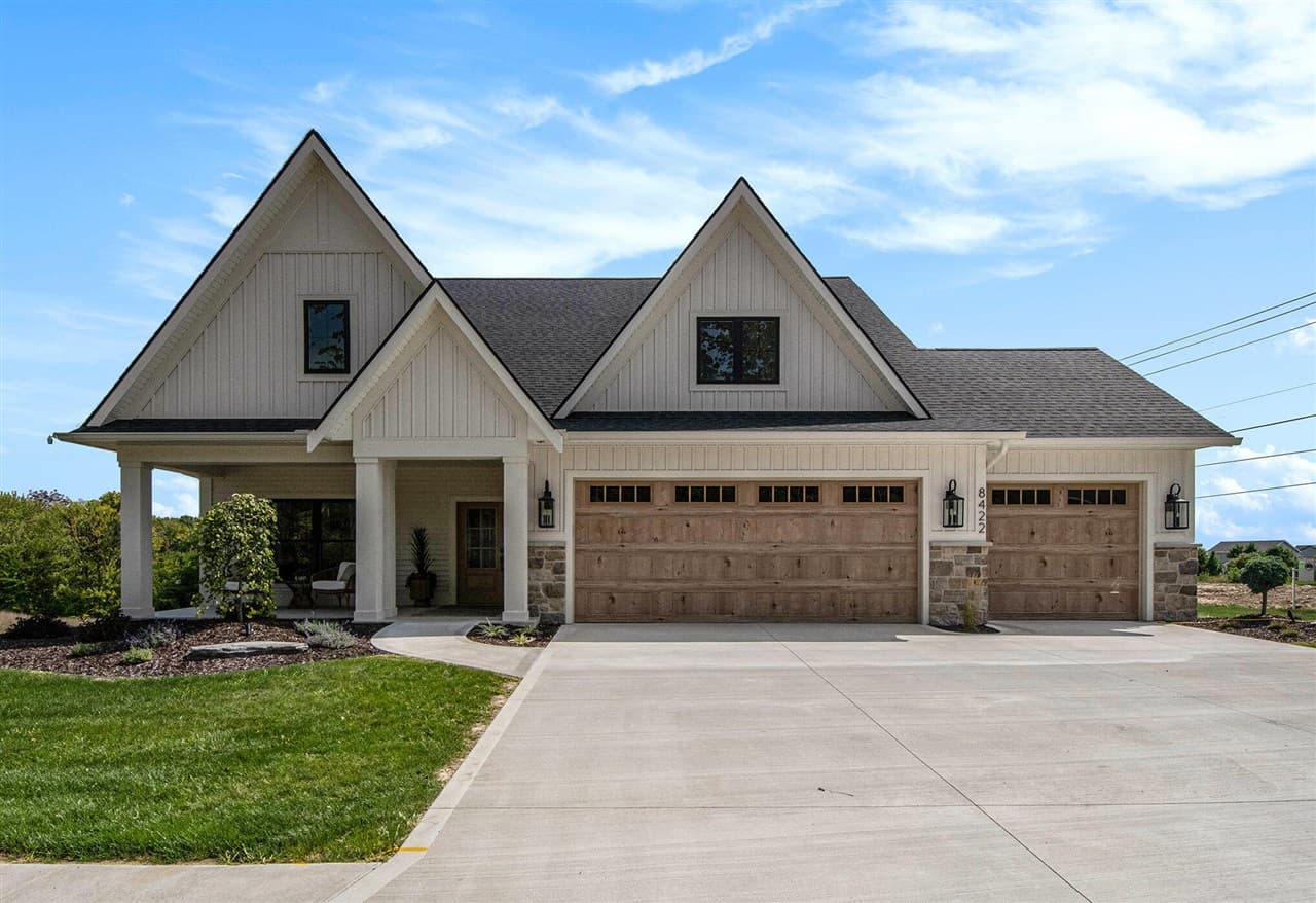 8432 Ravinewood Drive