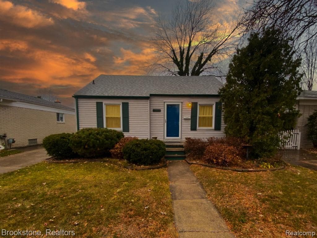 22453 Cushing Avenue