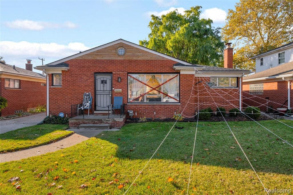 16504 Collinson Avenue