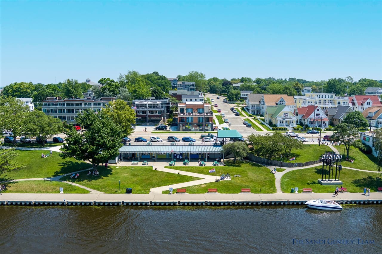 218 S Harbor Drive 202