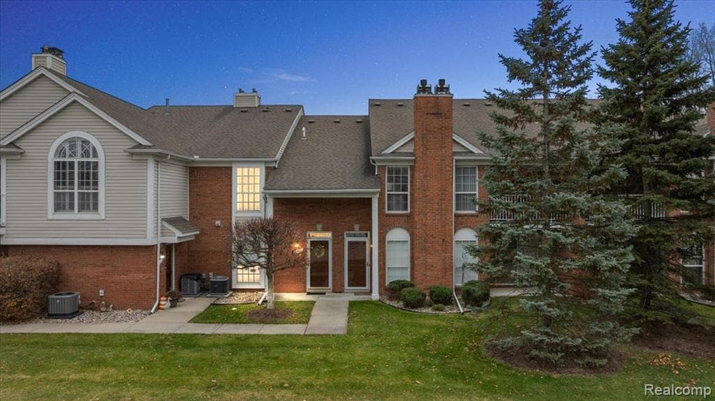 52232 Heatherstone Avenue