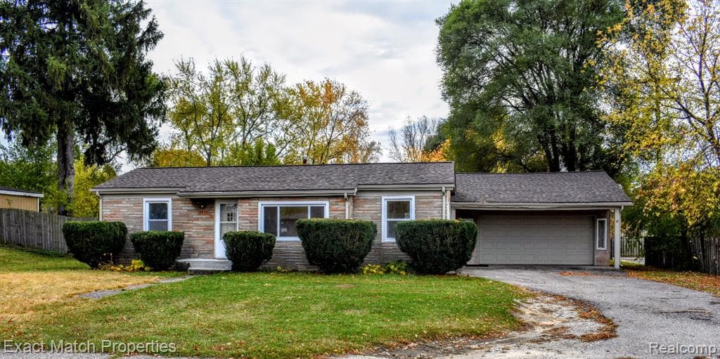 4935 Pontiac Lake Road