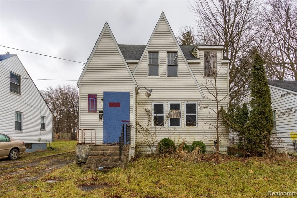 2718 N Chevrolet Avenue