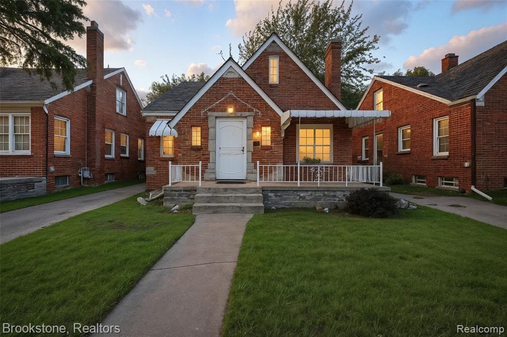 19423 Spencer Street