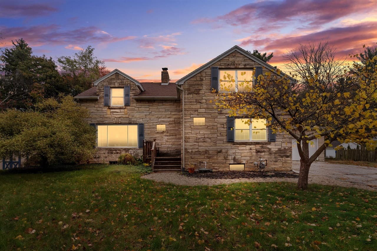 15008 Lakeshore Avenue