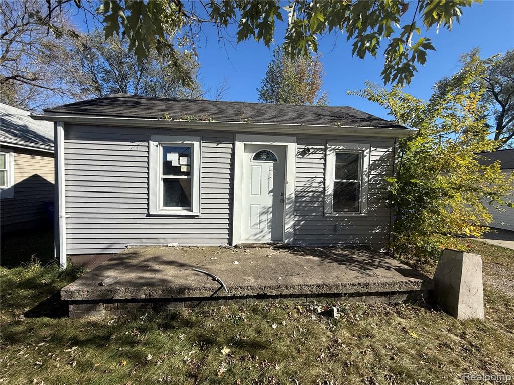 23824 Columbus Avenue