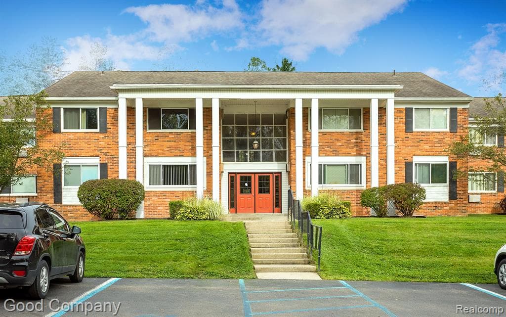 525 Fairbrook Street 106