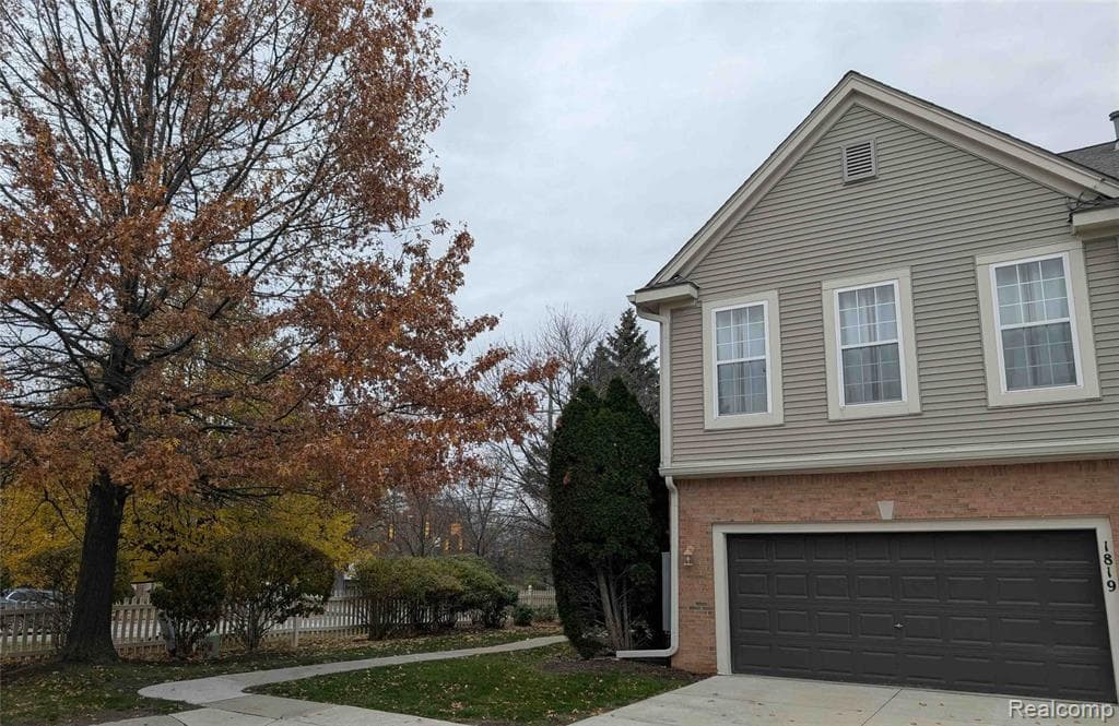 1819 Knollwood Drive