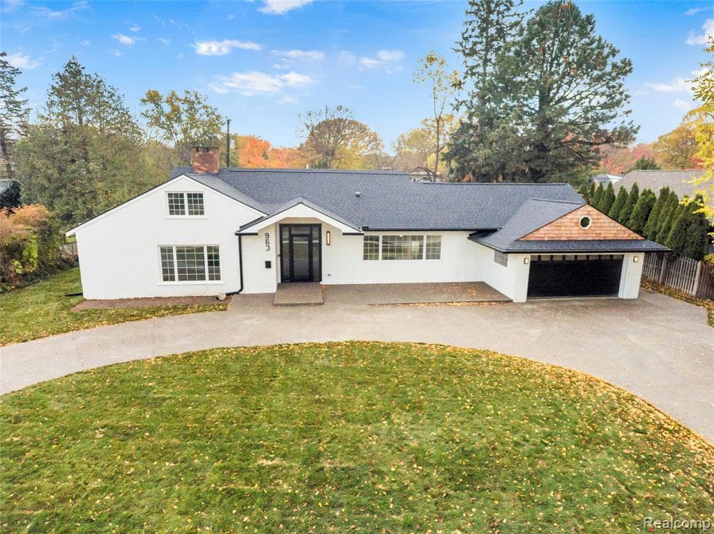 963 Lochmoor Boulevard