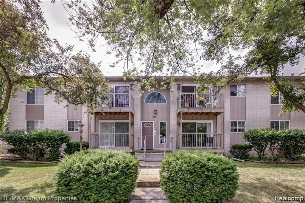 3501 W 14 MILE Road 16