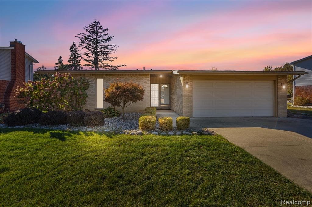 29281 Stellamar Drive