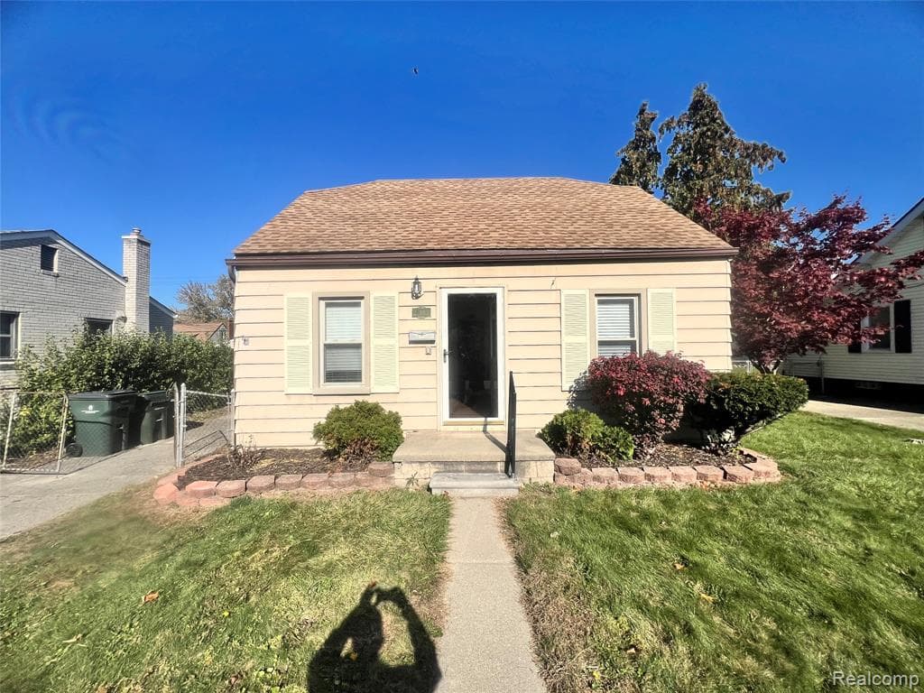 21905 Ridgeway Street