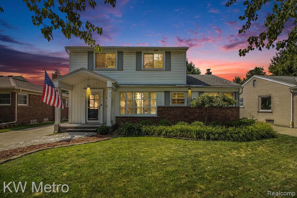 22948 Lingemann Street