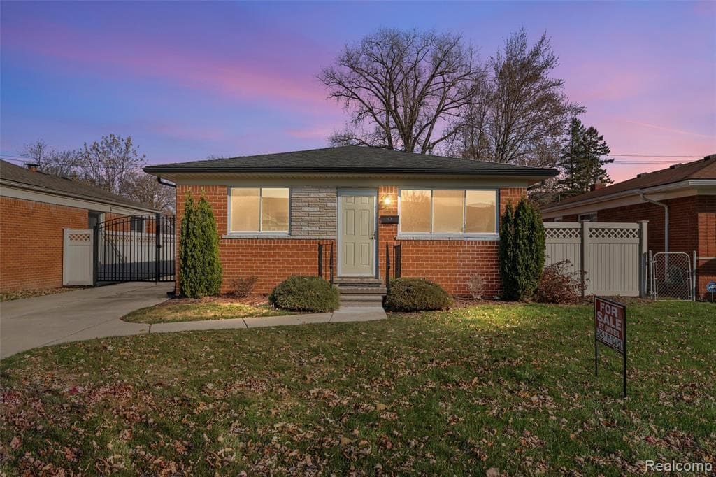 23821 Beverly Street