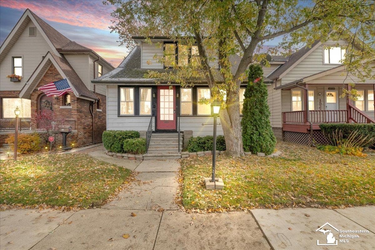 1519 Fort Park Boulevard