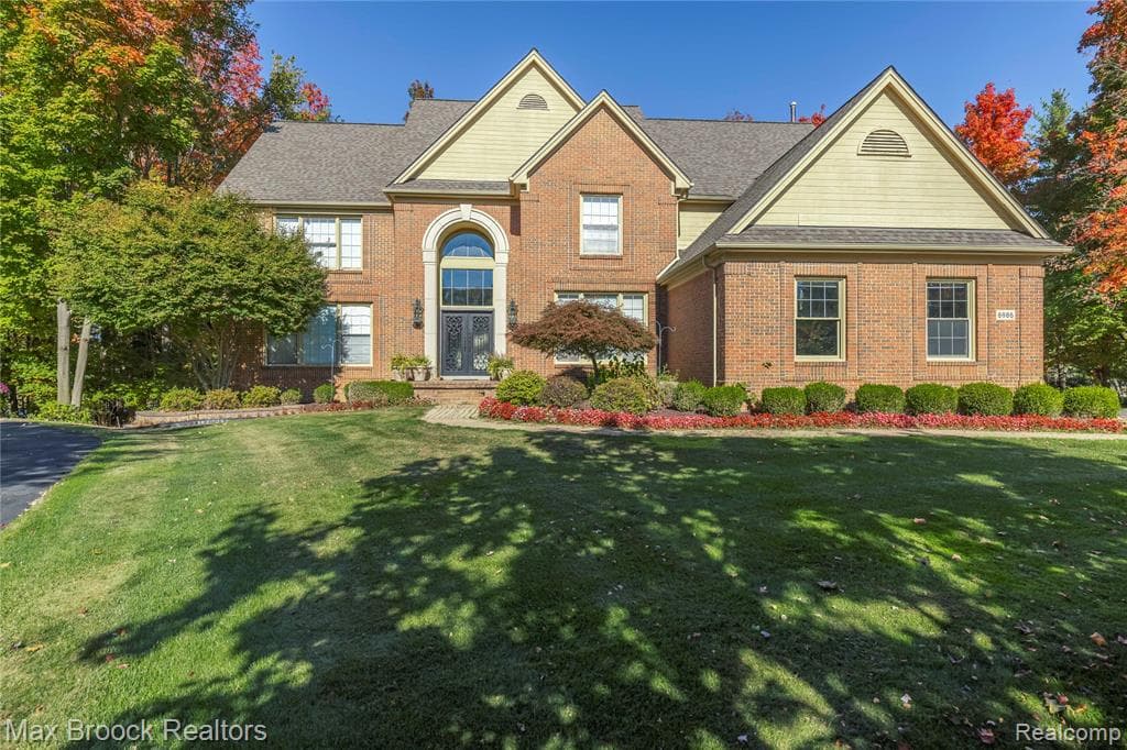 6986 Crosswell Drive