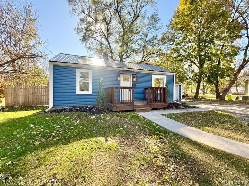 823 W Silver Lake Road