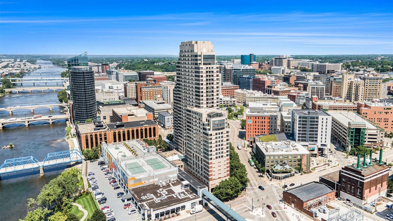 40 Campau Circle 2503