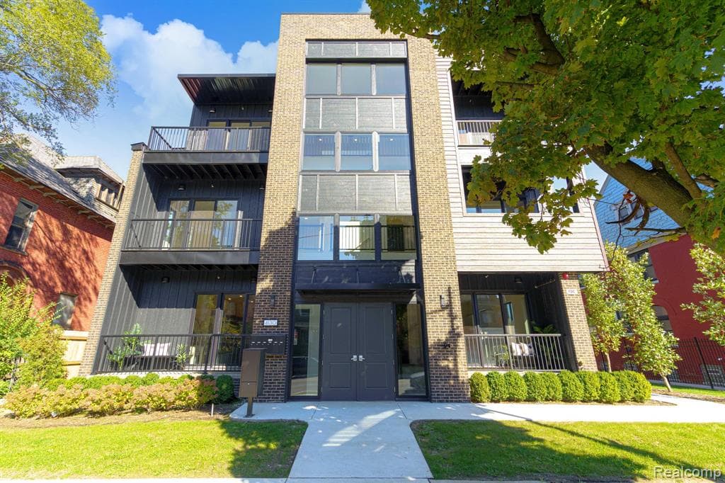 4130 Trumbull Street 2