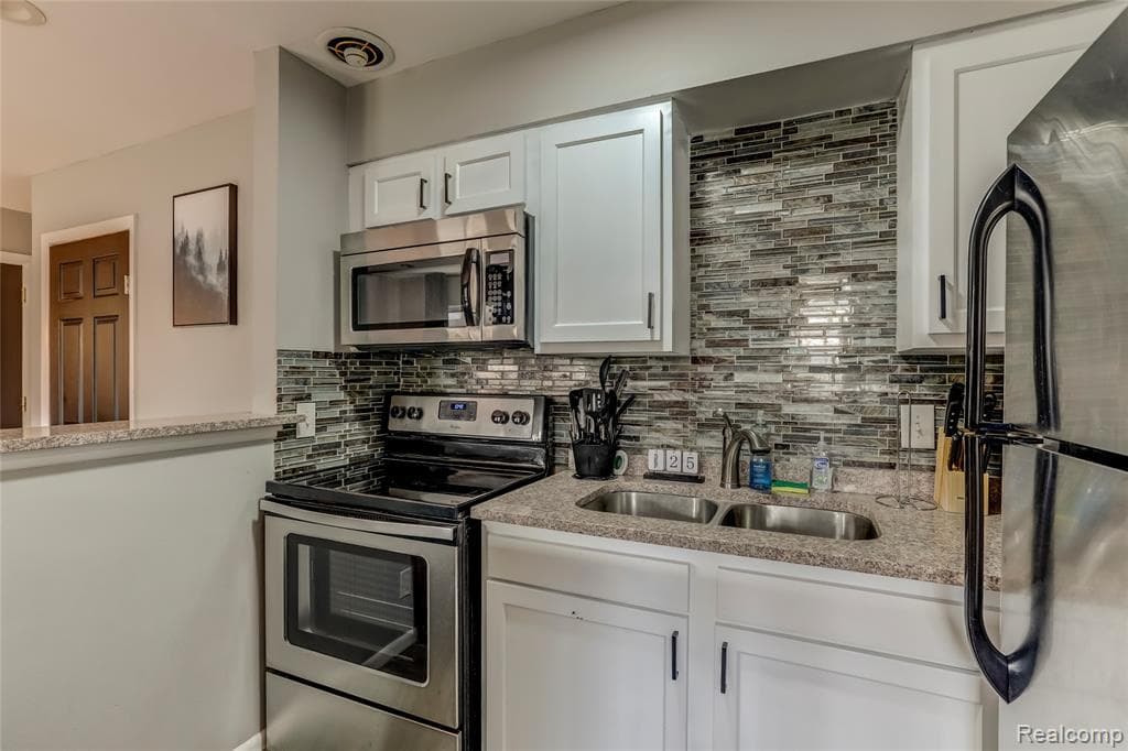 330 Oakland Avenue 102