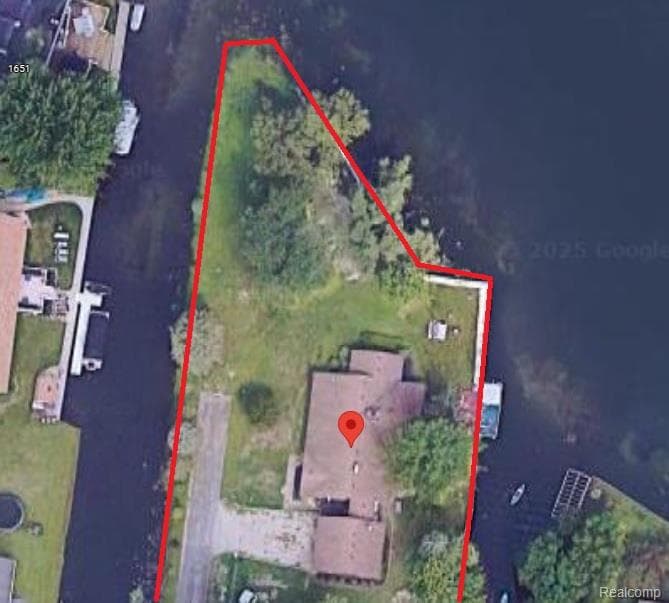 1677 Parkview Avenue