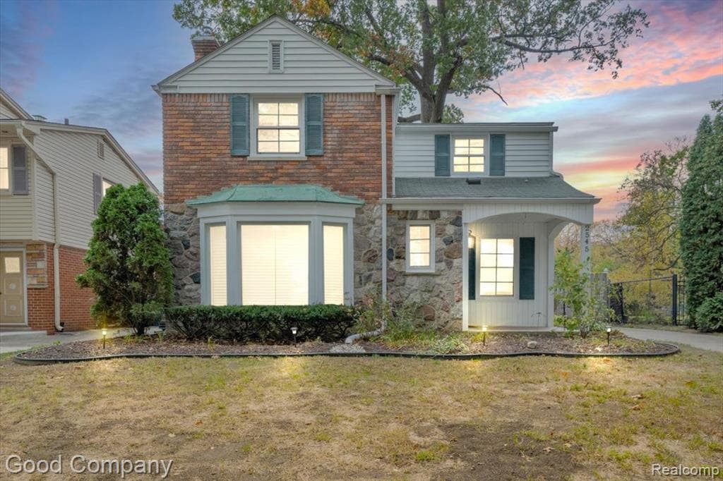 2545 Woodstock Drive