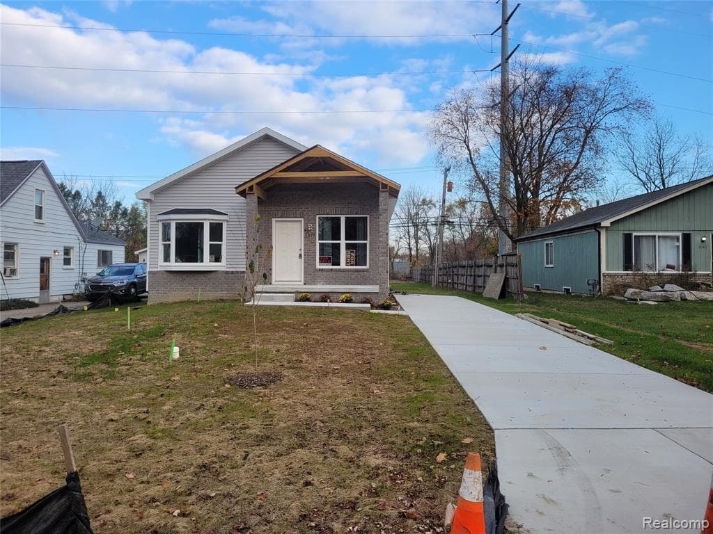 3075 N WAUKEGAN Street