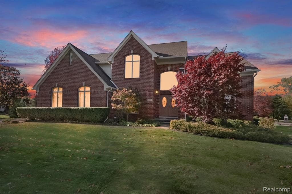 6573 Tree Knoll Drive