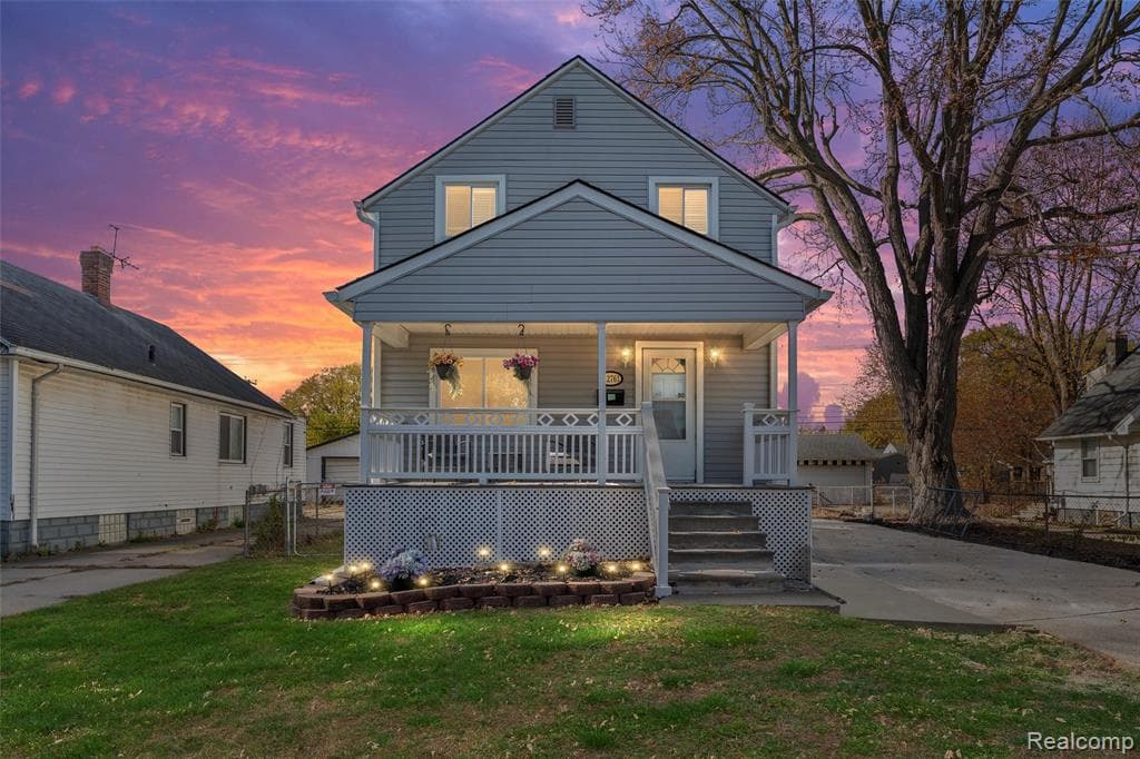 22761 Melrose Avenue